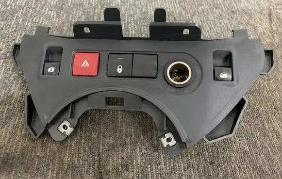 Peugeot Partner Electric window control switch 9680931977