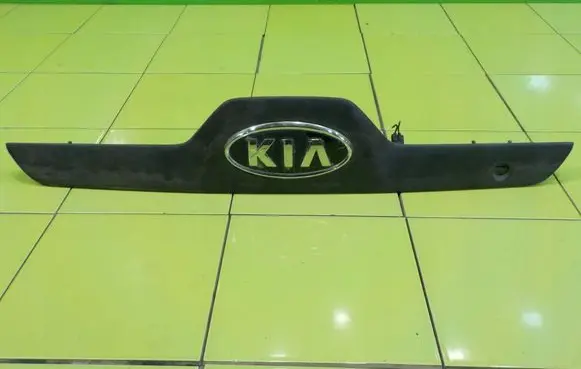 KIA Sportage Rear light center trim bar blend 
