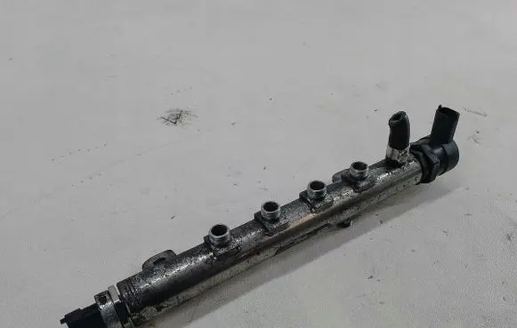 Opel Astra H Fuel main line pipe