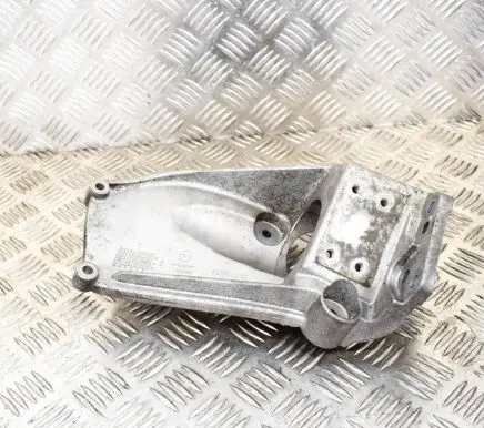 Volvo XC60 Engine mounting bracket 31370633