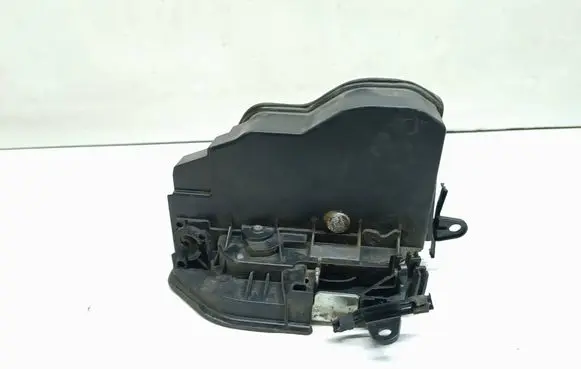 BMW 1 E82 E88 Front door lock 7202144