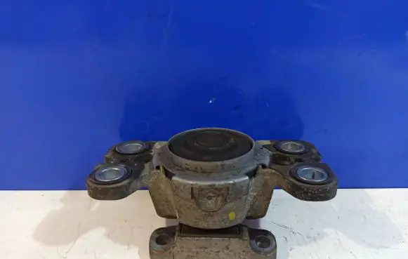 Volvo S80 Engine mount bracket 31316875 31277315