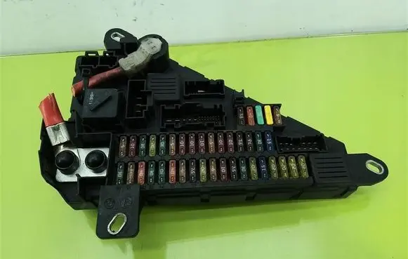 BMW 5 E60 E61 Fuse box set 690661901