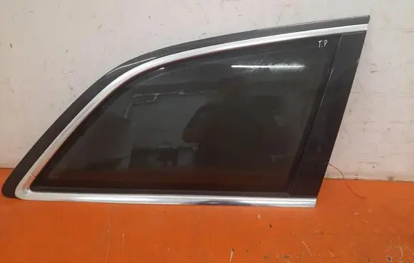 Audi Q7 4L Rear side window