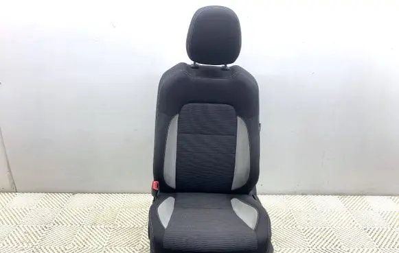 Toyota Avensis T270 Front driver seat