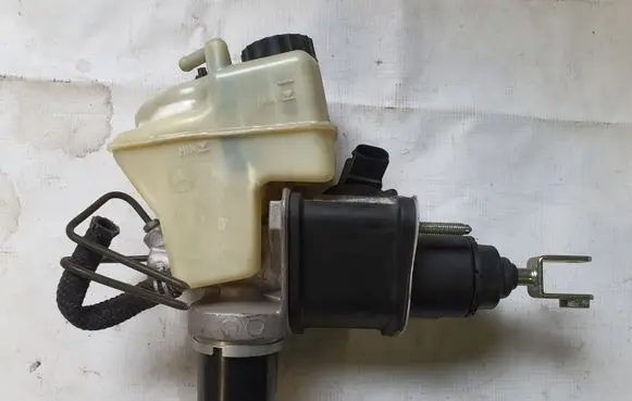 Mercedes-Benz SL R230 Master brake cylinder A0004300112 R2300204021687