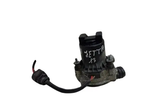 Volkswagen Jetta VI Secondary air pump 04E131333A