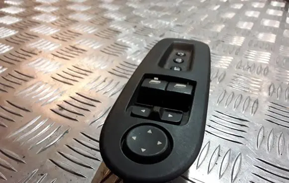 Peugeot 407 Electric window control switch 96588276XT