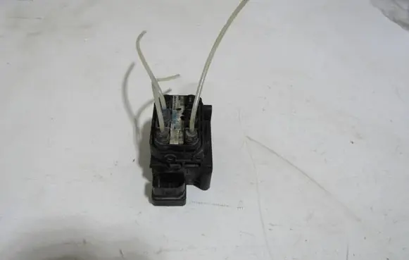 Mercedes-Benz E W212 Air suspension valve block A2123200558 090824 101595