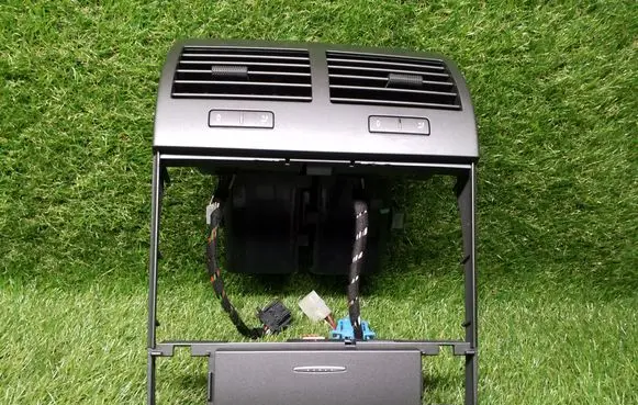 Volkswagen Phaeton Dash center air vent grill 3D0819203AP