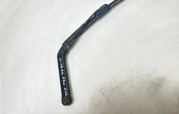 Nissan X-Trail T30 Rear wiper blade arm 12001
