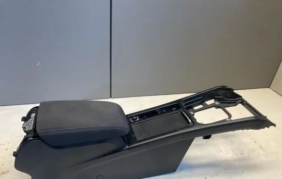 Volkswagen PASSAT B8 Center console 3G0857100
