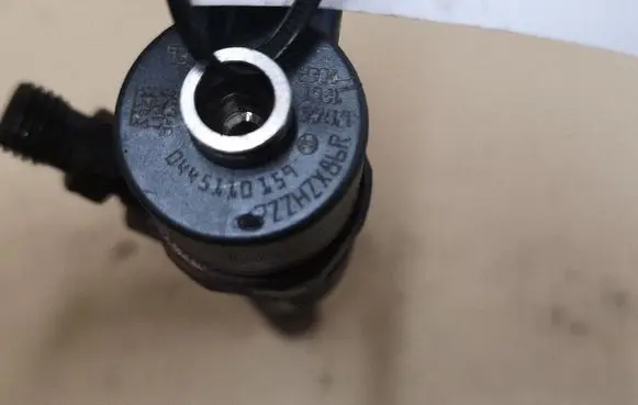 Opel Vectra C Fuel injector 0445110159