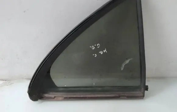 Mercedes-Benz C W203 Rear vent window glass 43R001193