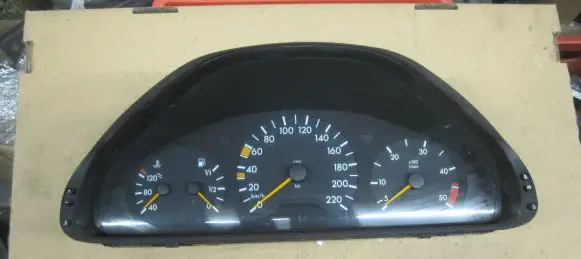 Mercedes-Benz E W210 Speedometer (instrument cluster) 2105401248