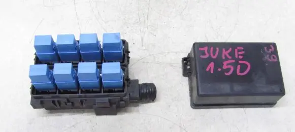 Nissan Juke I F15 Relay mounting block 