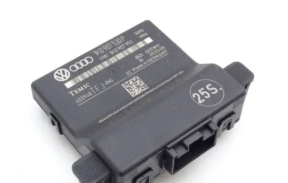 Audi A3 S3 8P Gateway control module 1K0907530P