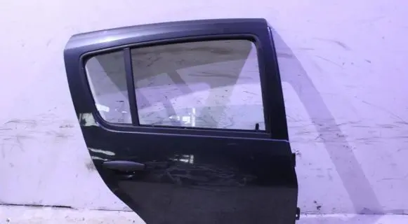 Dacia Sandero Rear door
