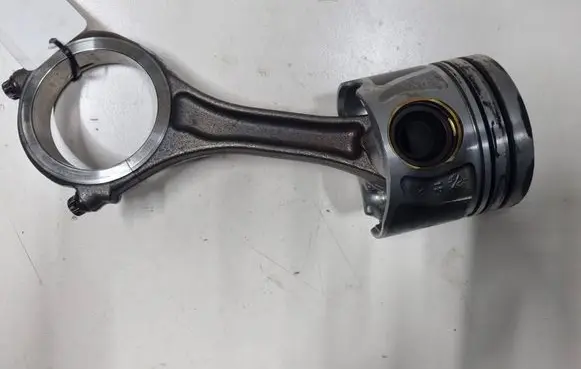 Audi A6 Allroad C7 Piston with connecting rod