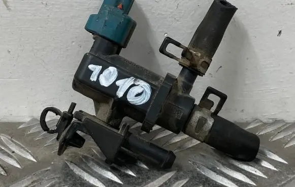 Toyota Avensis T250 Turbo solenoid valve 9008091231