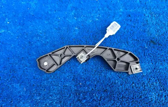 BMW i3 Front bumper mounting bracket 7385645
