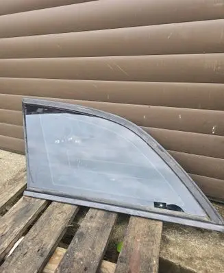 Mercedes-Benz C AMG W204 Rear side window A2046700312