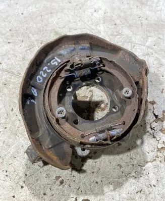 Rear wheel hub spindle/knuckle