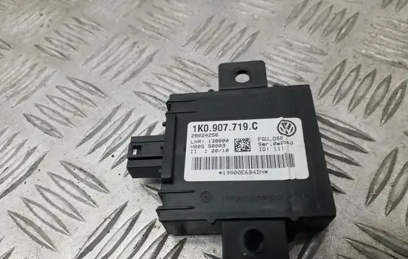 Audi A3 S3 8P Alarm control unit/module 1K0907719C