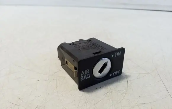Passenger airbag on/off switch