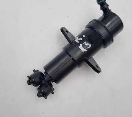 BMW X3 E83 Headlight washer pump 7001949 61677001949