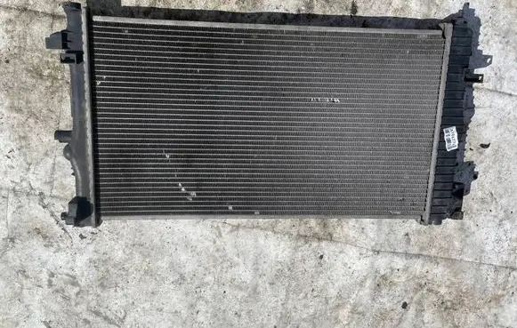 Opel Insignia A Coolant radiator 63071501E 3649020001