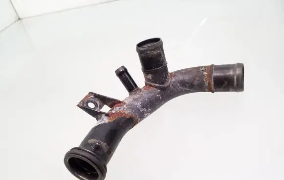 Engine coolant pipe/hose