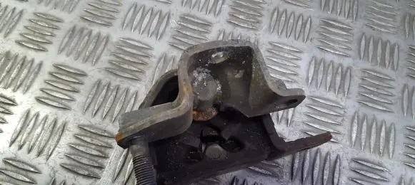 Nissan Almera N16 Engine mount bracket 112116n000 11211-6n000