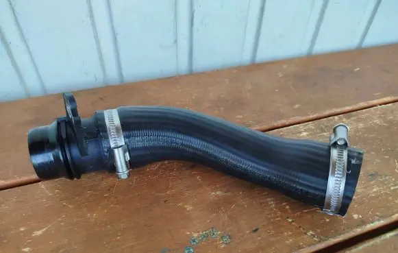 Peugeot 3008 II Intercooler hose/pipe 9820115680