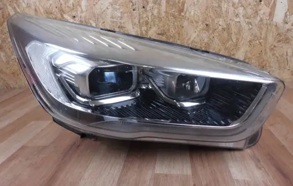 Ford Kuga II Headlight/headlamp GV4113D154AJ