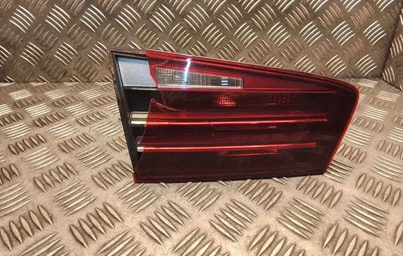 Tailgate rear/tail lights