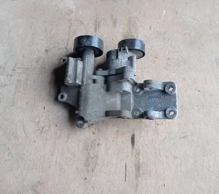 Mitsubishi ASX Generator/alternator bracket 1801A067