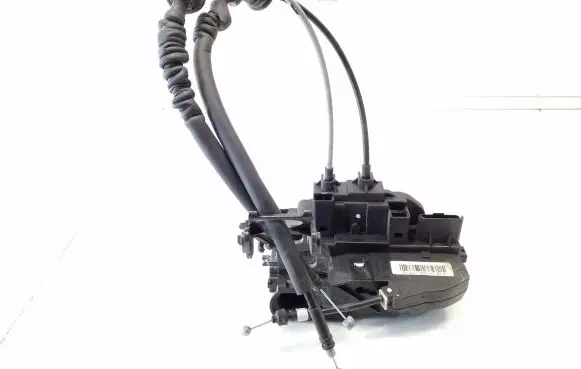 Hyundai Santa Fe Front door lock 813202B030