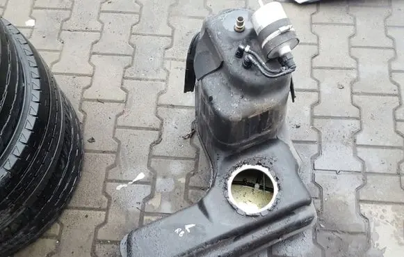 Audi R8 42 Fuel tank 2008R