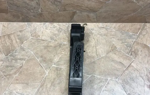 Mercedes-Benz CLS C219 Accelerator throttle pedal A1703000404