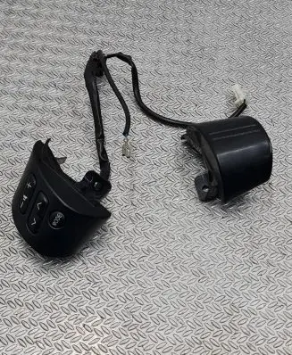 Toyota RAV 4 (XA20) Steering wheel buttons/switches GS12001080