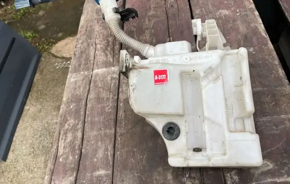 Audi A1 Windshield washer fluid reservoir/tank 6R0955453E
