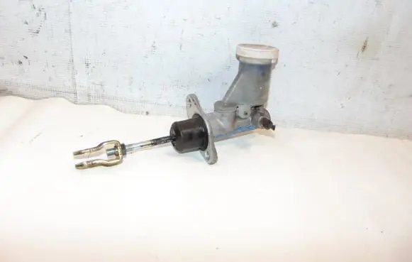 Mitsubishi Colt Clutch master cylinder MR244839 MR272776 MB555135