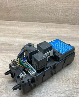 Volvo S40, V40 Fuse module 30807016 0409981