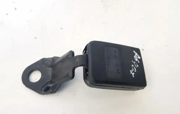 Rear seatbelt buckle