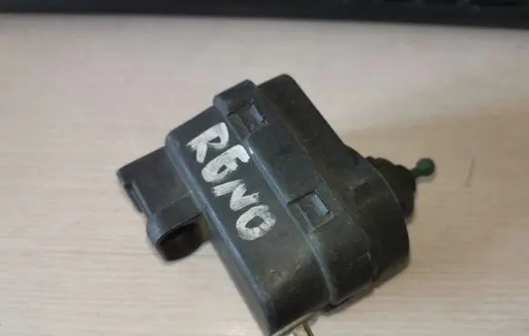 Renault Scenic I Headlight level adjustment motor 