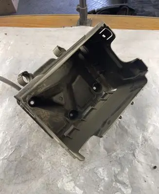 Battery box tray
