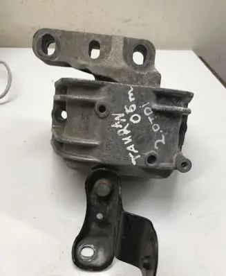 Volkswagen Touareg II Engine mount bracket 3618372