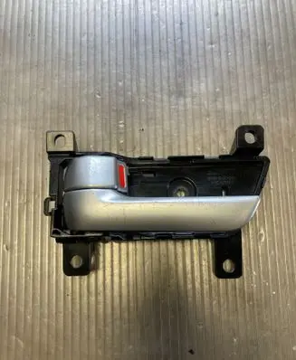 KIA Sorento Front door interior handle 826132P000