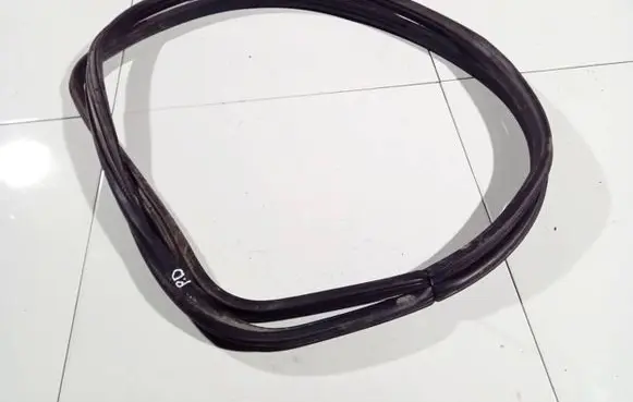 Volkswagen Crafter Rubber seal front coupe door 